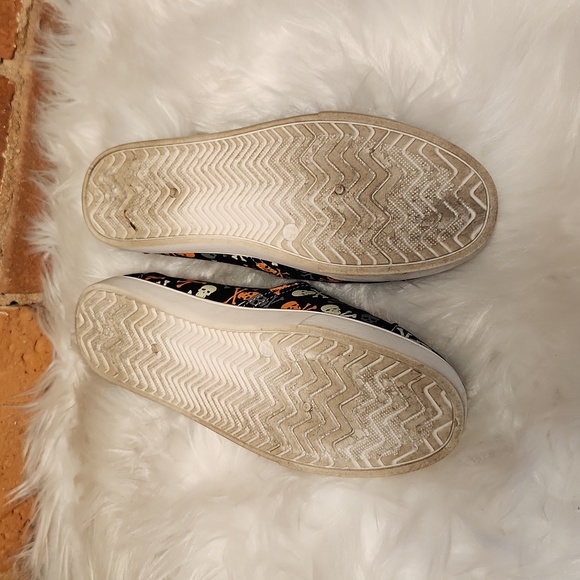 Tommy Bahama Glow-In-The-Dark Skull print loafers - Picture 5 of 9